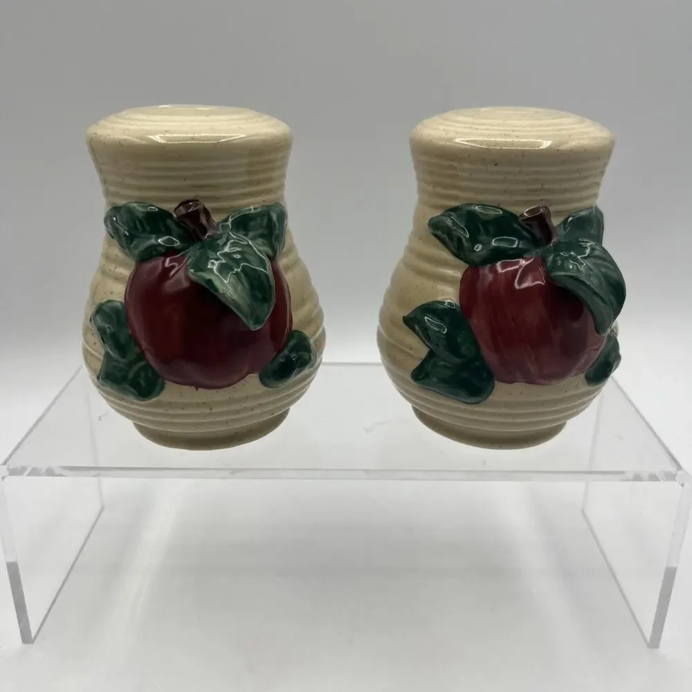 Pitcher & 2 Salt Pepper Shaker 3D Apple & Leaves Green Red Beige Ceramic pre-own
